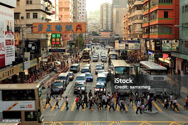 Mong Kok Hong Kong - Fotografias de stock e mais imagens de A caminho - A caminho, Andar, Ao Ar Livre