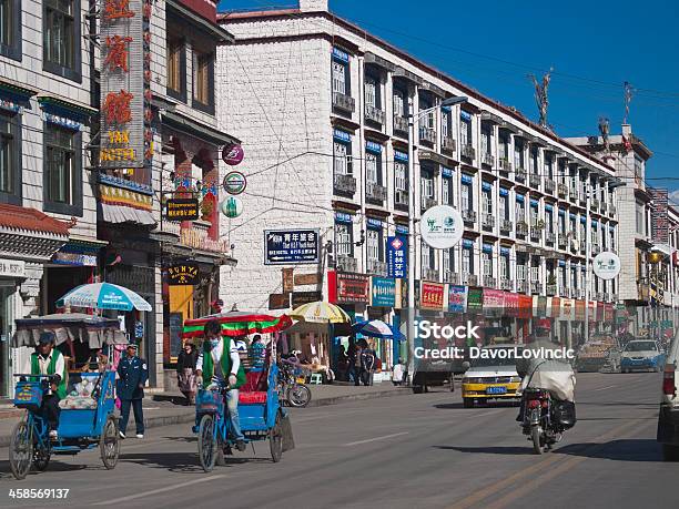 Lhasa Stockfoto und mehr Bilder von Architektonisches Detail - Architektonisches Detail, Asien, Auto