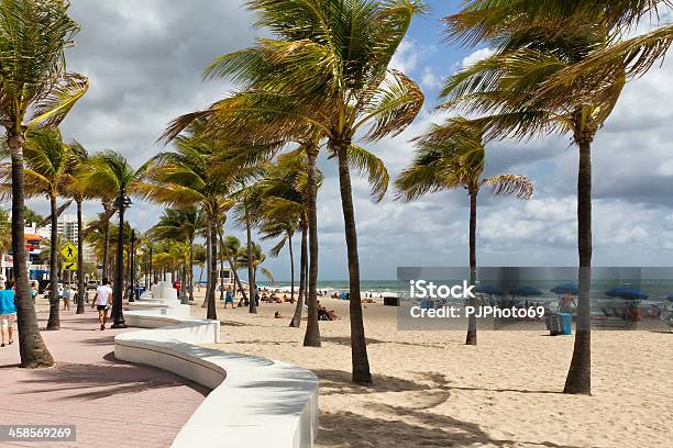 Foto de Fort Lauderdalethe Promenade e mais fotos de stock de Andar - Andar, Arquitetura, Barraca de Sol