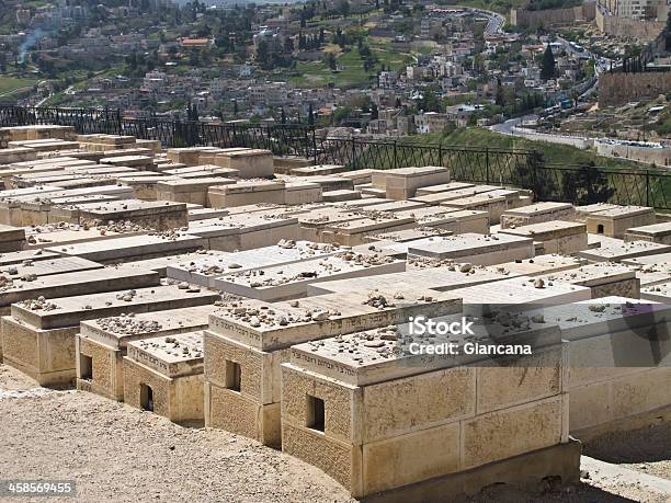 Старинный Еврейское Кладбище На Елеонская Гора — стоковые фотографии и другие картинки Без людей - Без людей, Горизонтальный, Гробница