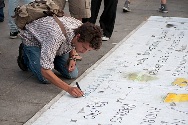 demonstration meetingraum - banner despair order violence stock-fotos und bilder