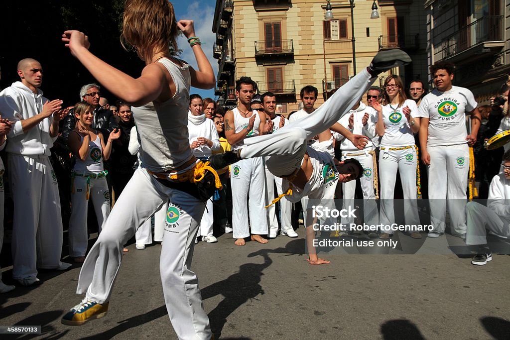 Brasilian Capoeira - Foto de stock de Acrobata royalty-free