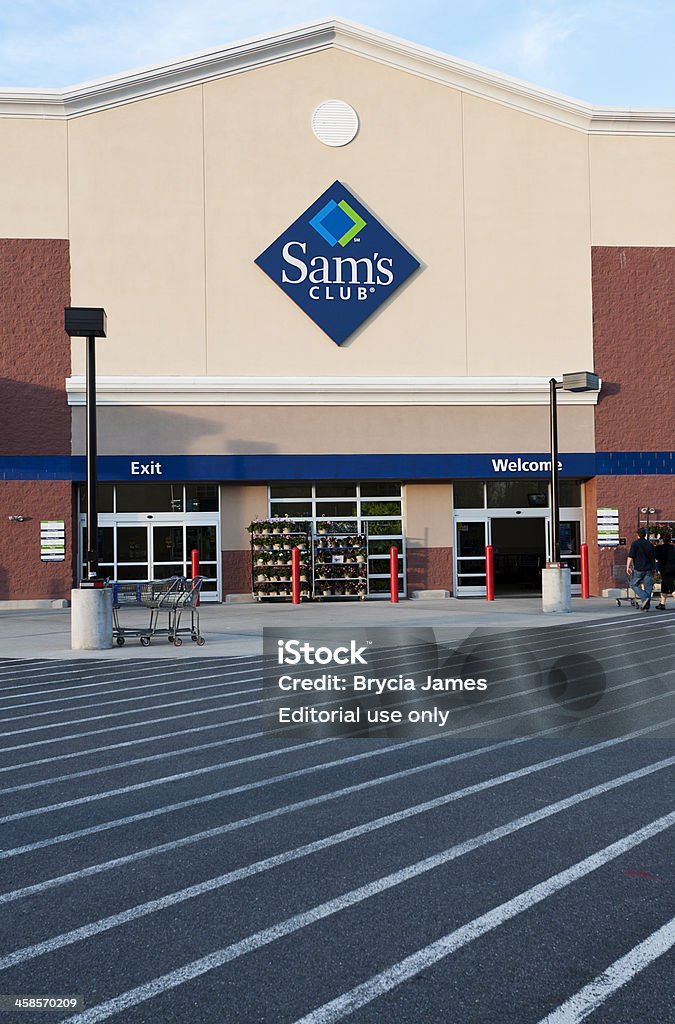 Entrance To Sams Club Membership Warehouse Stock Photo - Download Image Now  - Sam's Club, Chain Store, Department Store - iStock