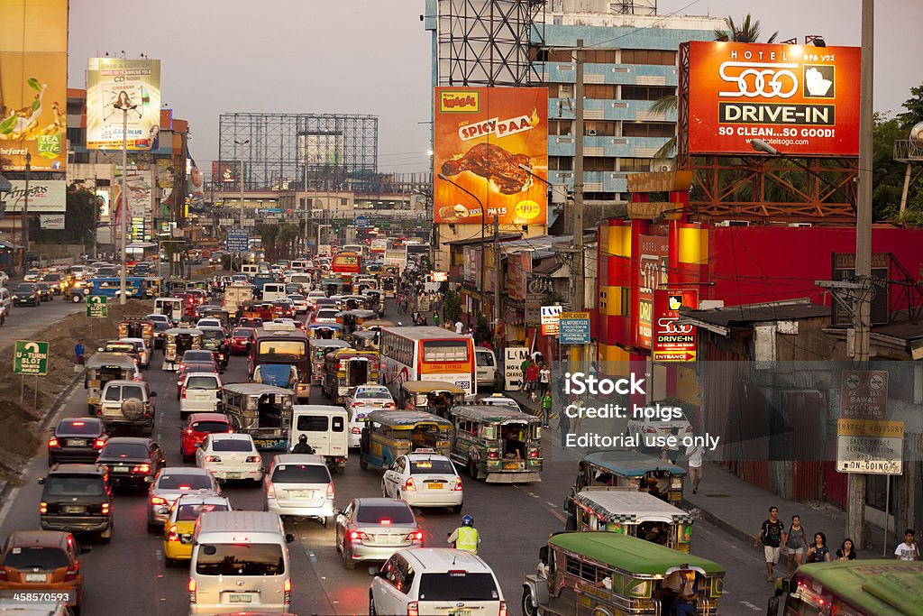 Hora do rush no Metro Manila - Foto de stock de Arquitetura royalty-free