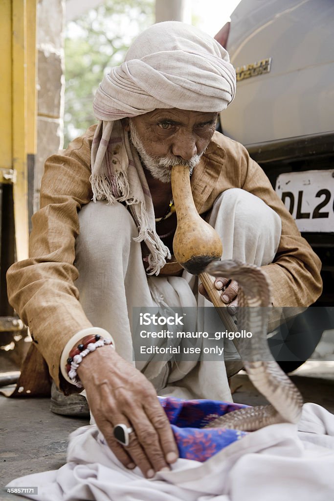 Indian Incantatore di serpenti - Foto stock royalty-free di Adulto
