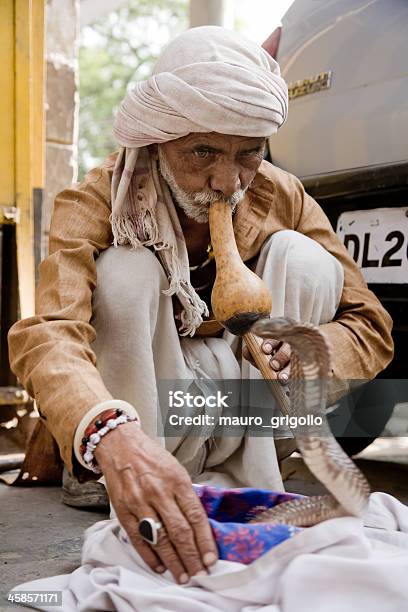 Indian Incantatore Di Serpenti - Fotografie stock e altre immagini di Adulto - Adulto, Animale, Asia