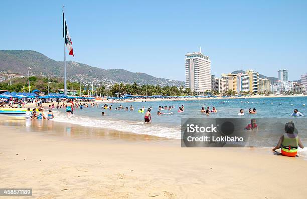 Playa Hornitos Beach - Fotografie stock e altre immagini di Acapulco - Acapulco, Affollato, Albergo