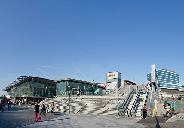 ingresso del centro commerciale westfield londra - docklands light railway foto e immagini stock