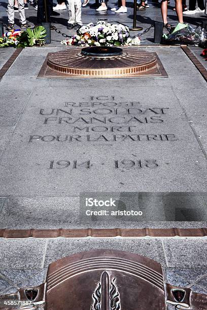 Tomba Del Milite Ignoto Parigi - Fotografie stock e altre immagini di Arco di trionfo - Arco di trionfo, Arco di trionfo - Parigi, Capitali internazionali