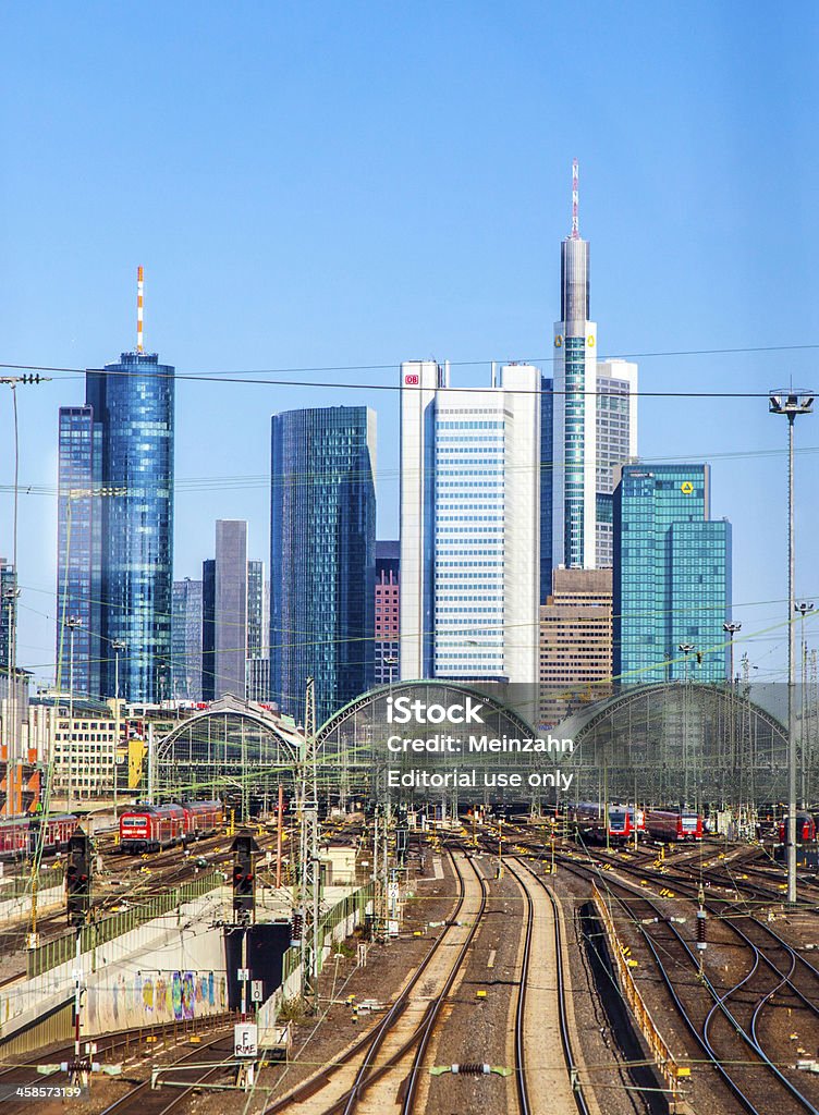 La gare centrale avec les gratte-ciel de Francfort am Main - Photo de Acier libre de droits