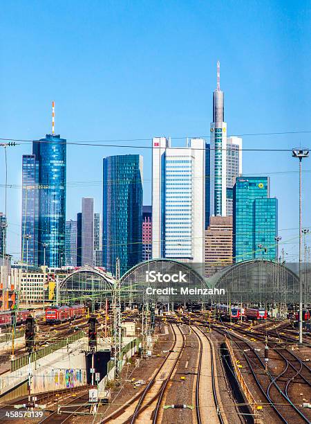 Estação Central De Frankfurt Am Main Com Arranhacéus - Fotografias de stock e mais imagens de Admirar a Vista