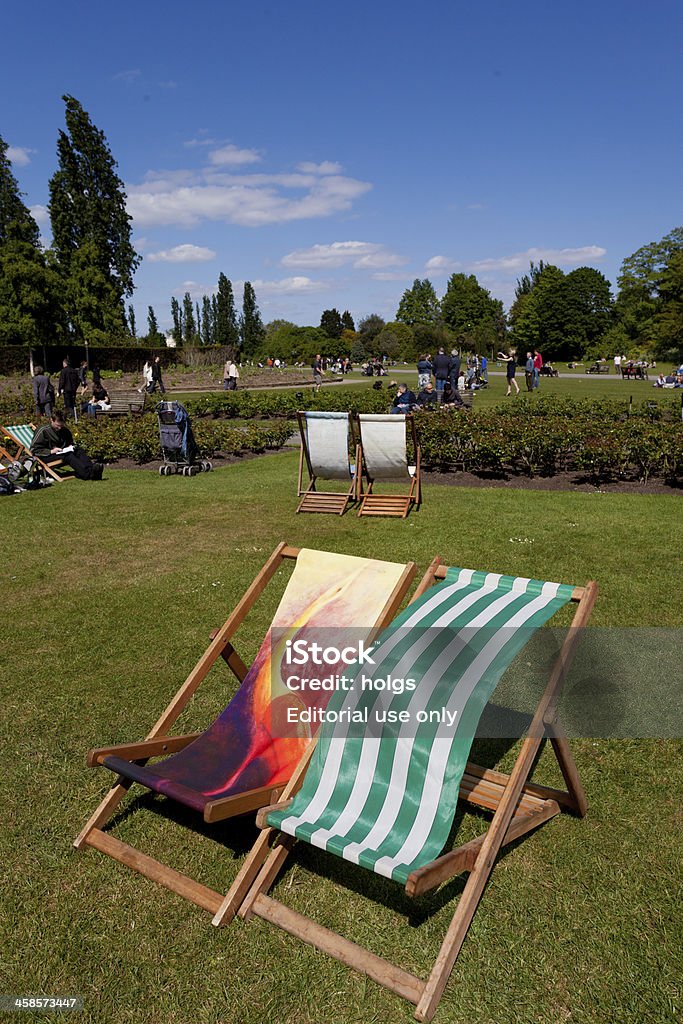 Cadeiras em Regents Park, London - Foto de stock de Cadeira recostável royalty-free