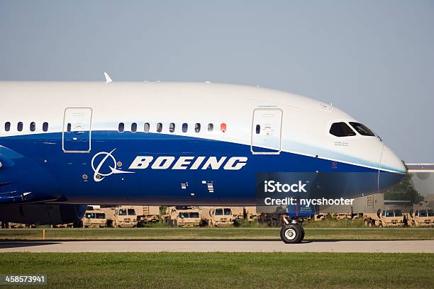 Boeing 787 Dreamliner - Fotografias de stock e mais imagens de Boeing - Boeing, Avião Comercial, Voar