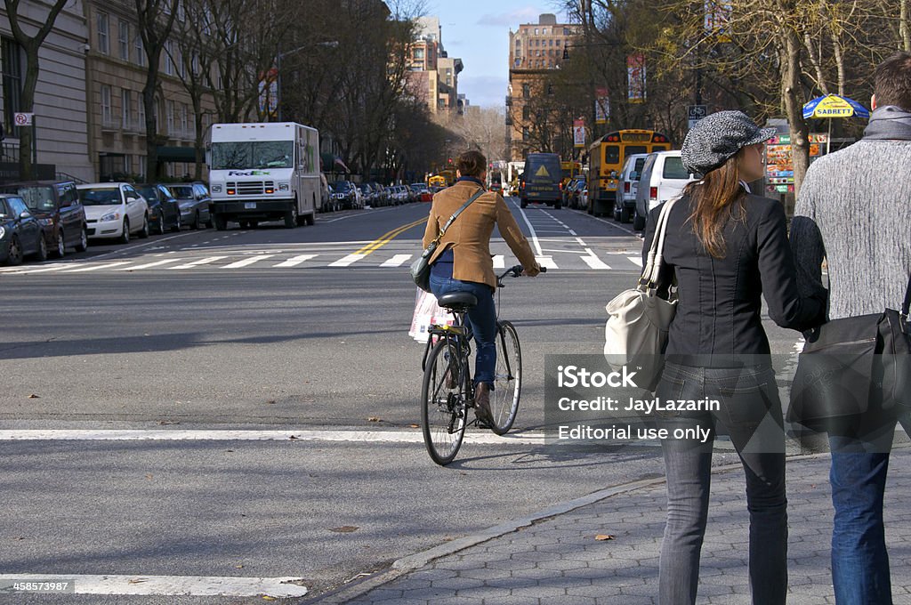 NYC interseções, subir em W.77th e Central Park West, Manhattan - Foto de stock de Adulto royalty-free