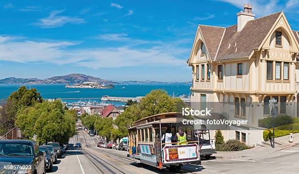 Foto de Bonde Em São Francisco Califórnia e mais fotos de stock de Teleférico - Veículo terrestre comercial - Teleférico - Veículo terrestre comercial, Pier 39, Litoral