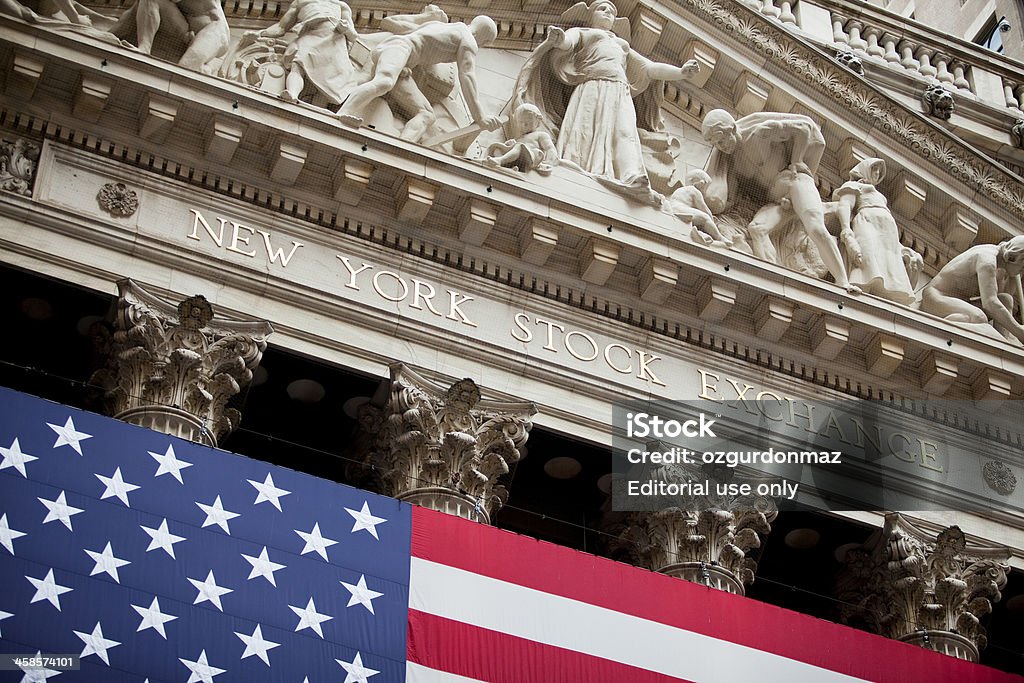 Bolsa de Nova York em Wall Street - Foto de stock de Bolsa de valores e ações royalty-free