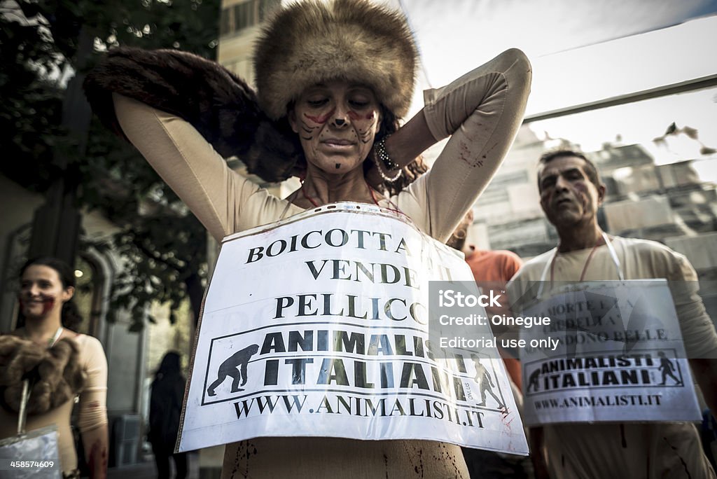 Animalisti Italiani protest przeciwko Milan Fashion tydzień na Septem - Zbiór zdjęć royalty-free (2013)