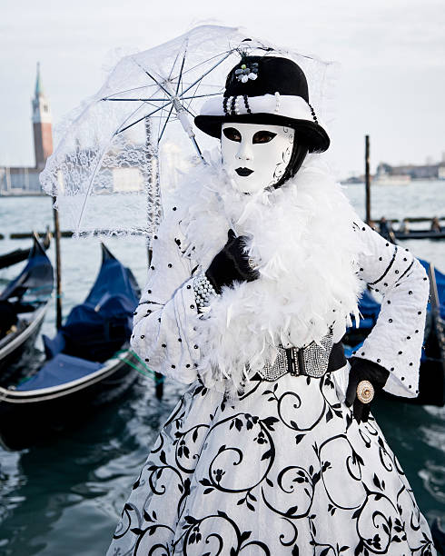 maschera di carnevale di venezia - venice italy flash foto e immagini stock