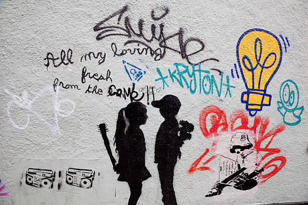 graffiti w central bristol street - banksy zdjęcia i obrazy z banku zdjęć