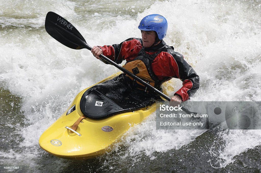 Kayaker ロッサ川に - 画像や映像のロイヤリティフリーストックフォト