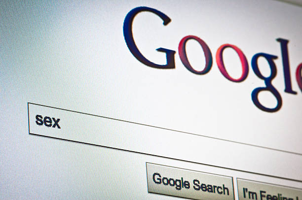 moteur de recherche google - google searching internet e commerce photos et images de collection