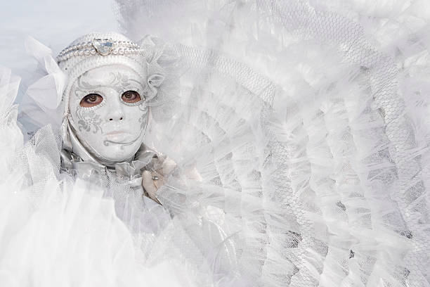 maschera di carnevale di venezia - venice italy flash foto e immagini stock