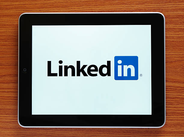 linkedin に ipad - linked in ストックフォトと画像