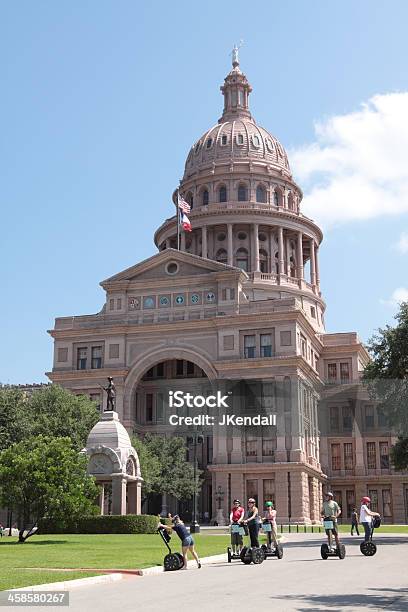 Turystów Na Segways - zdjęcia stockowe i więcej obrazów Austin - Stan Teksas - Austin - Stan Teksas, Budynek kapitolu stanowego, Dzień