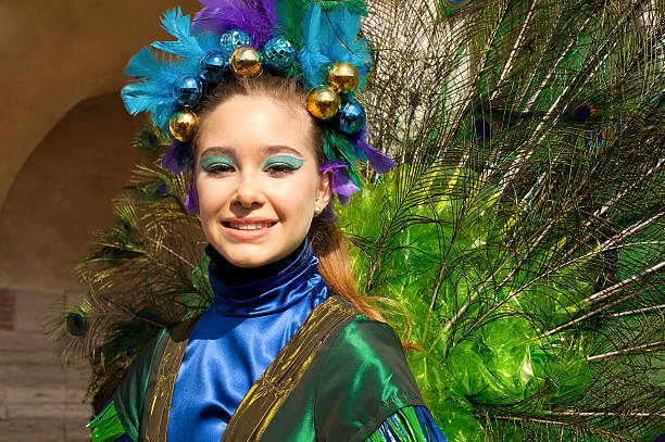 carnaval de veneza 2012 - mardi gras carnival peacock mask - fotografias e filmes do acervo