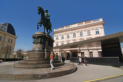 Statue of King Tomislav and the Zagreb Cathedral from Croatian money - Kuna