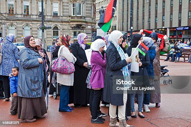 Libia Donne E Sostenitori A Unantigheddafi Dimostrazione Glasgow - Fotografie stock e altre immagini di Islamismo
