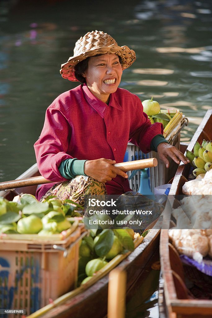 Mercado flotante de Tailandia - Foto de stock de Escena rural libre de derechos