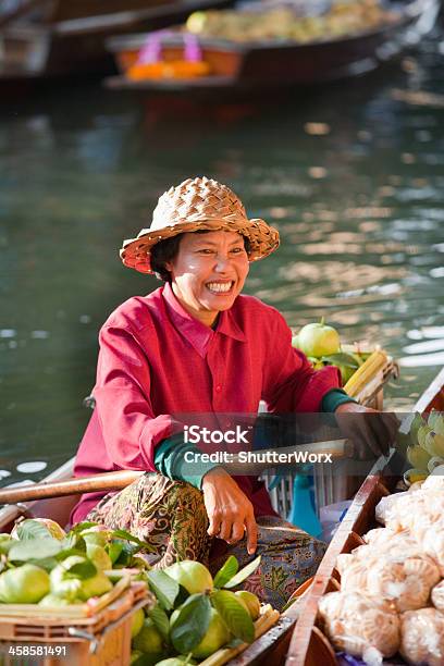 Mercado Flotante De Tailandia Foto de stock y más banco de imágenes de Mercado flotante - Mercado flotante, Tailandia, Cultura tailandesa