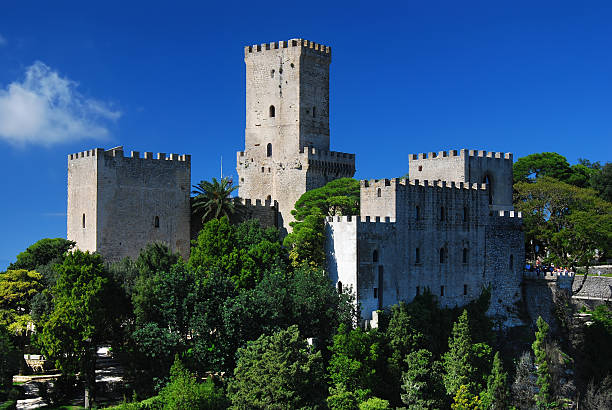 castillo balio, erice, sicilia - erice fotografías e imágenes de stock