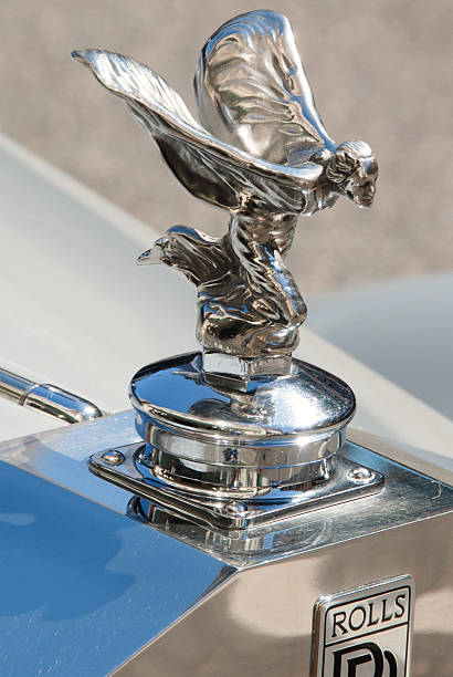 rolls royce espírito de ecstasy emblema de capô - hood ornament - fotografias e filmes do acervo