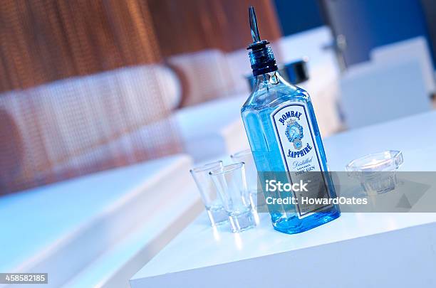 Bombay Sapphire Gin Stockfoto und mehr Bilder von Bombay Sapphire - Bombay Sapphire, Gin, Flasche