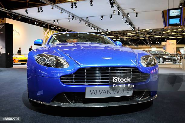 Aston Martin V8 Vantage Sportowy Samochód Widok Z Przodu - zdjęcia stockowe i więcej obrazów Amsterdam