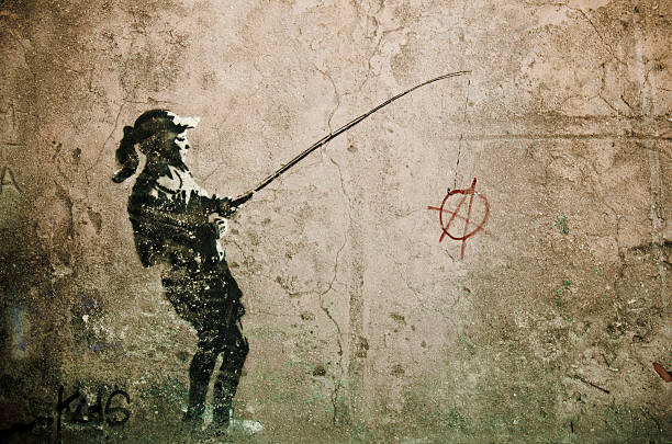 graffiti de jovem garota pesca para a anarquia placa - símbolo da anarquia - fotografias e filmes do acervo