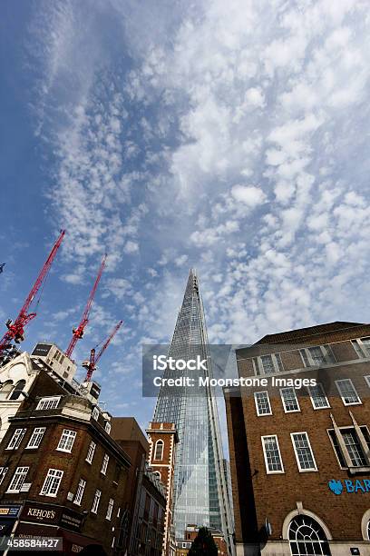 The Shard В Лондоне Англия — стоковые фотографии и другие картинки Machinery - Machinery, Overhead Crane, Англия