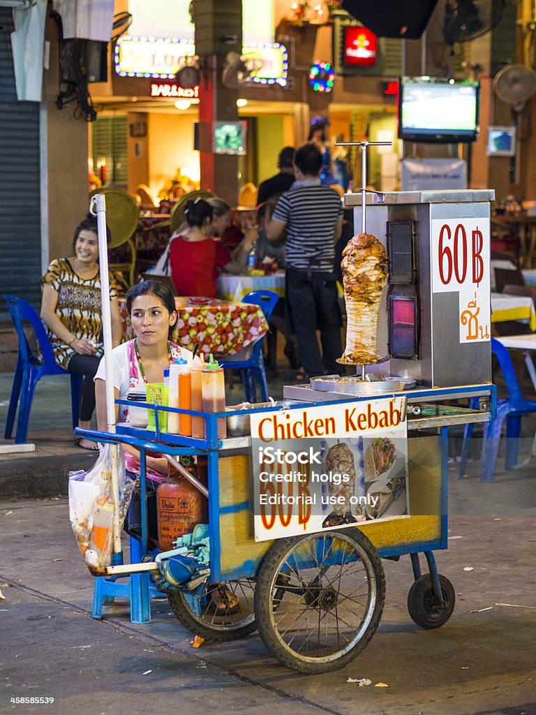 Venditore ambulante, Khao San Road, Bangkok, Tailandia - Foto stock royalty-free di Ambientazione esterna