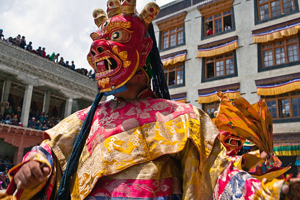 챔 댄스, 인도 - traditional festival ladakh ethnic music india 뉴스 사진 이미지