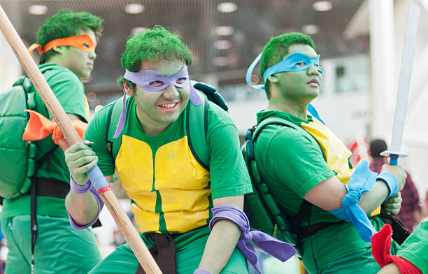 adolescente mutante tortugas cosplayers ninja - maquillaje para cosplay de anime fotografías e imágenes de stock