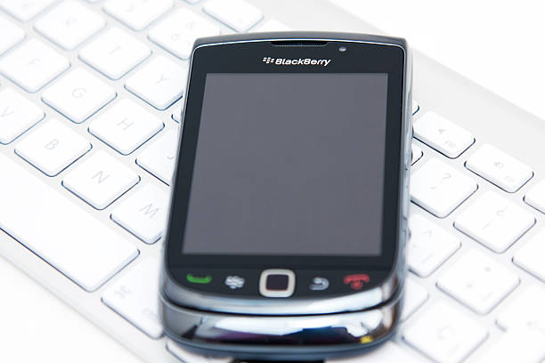 torche de blackberry - blackberry telephone mobile phone isolated photos et images de collection