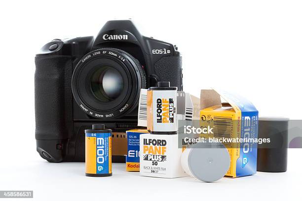 Foto de Canon Máquina Fotográfica E Filme e mais fotos de stock de Câmera - Câmera, Câmera SLR, Figura para recortar