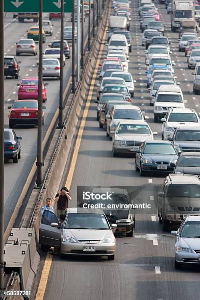 Acidente De Carro Em Uma Estrada - Fotografias de stock e mais imagens de Tailândia - Tailândia, Autoestrada, Acidente - Evento Relacionado com o Transporte