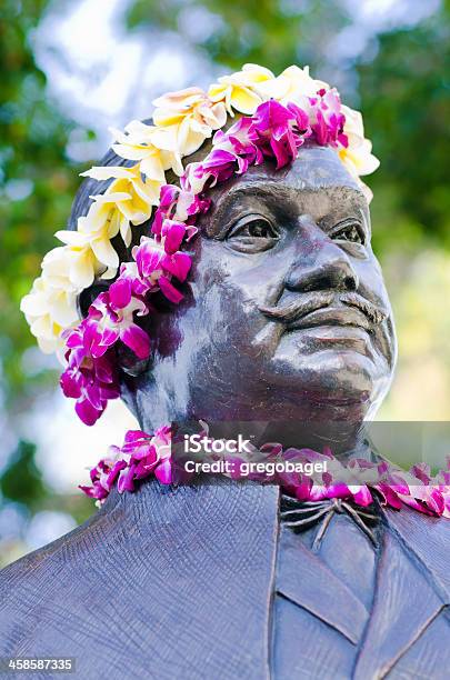 Principe Kuhio Statua Lungo La Spiaggia Di Waikiki Honolulu Hawaii - Fotografie stock e altre immagini di Principe - Persona nobile