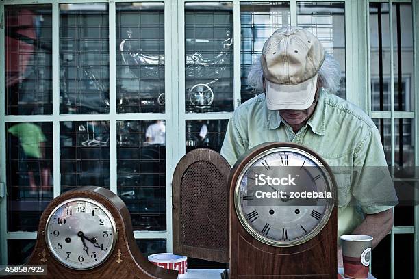 Old Relojes Para La Venta En Portobello Market Londres Foto de stock y más banco de imágenes de Adulto