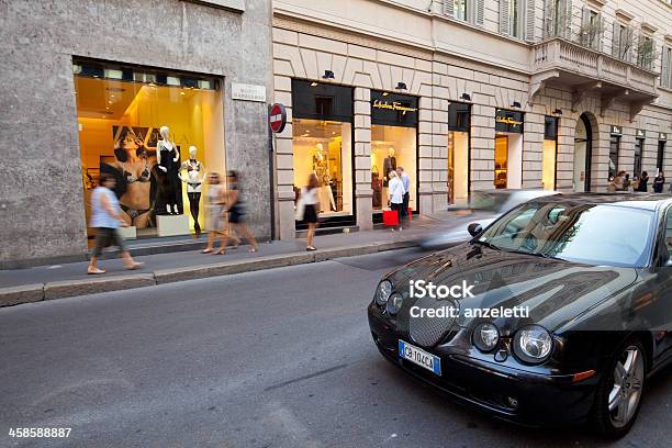 Via Monte Napoleone Em Milão - Fotografias de stock e mais imagens de Milão - Milão, Boutique, Cidade