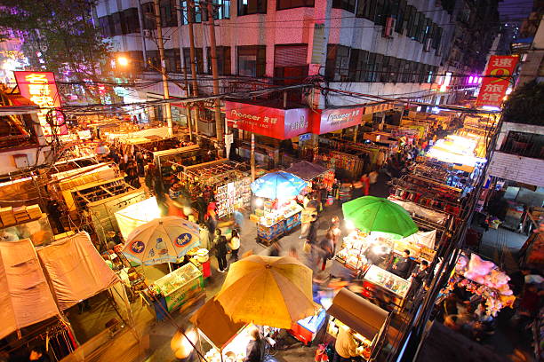hankou marché de nuit de - hubei province photos et images de collection