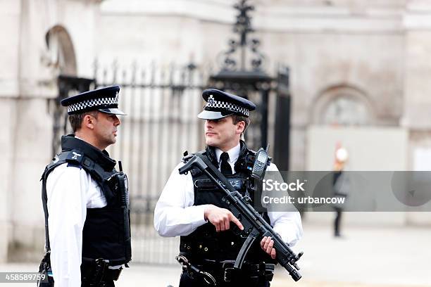 British Agentes De Policía Foto de stock y más banco de imágenes de Cuerpo de policía - Cuerpo de policía, Reino Unido, Adulto